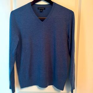 Banana Republic Men's Extra Fine Merino Wool V-Neck Sweater - Size Medium - Blue